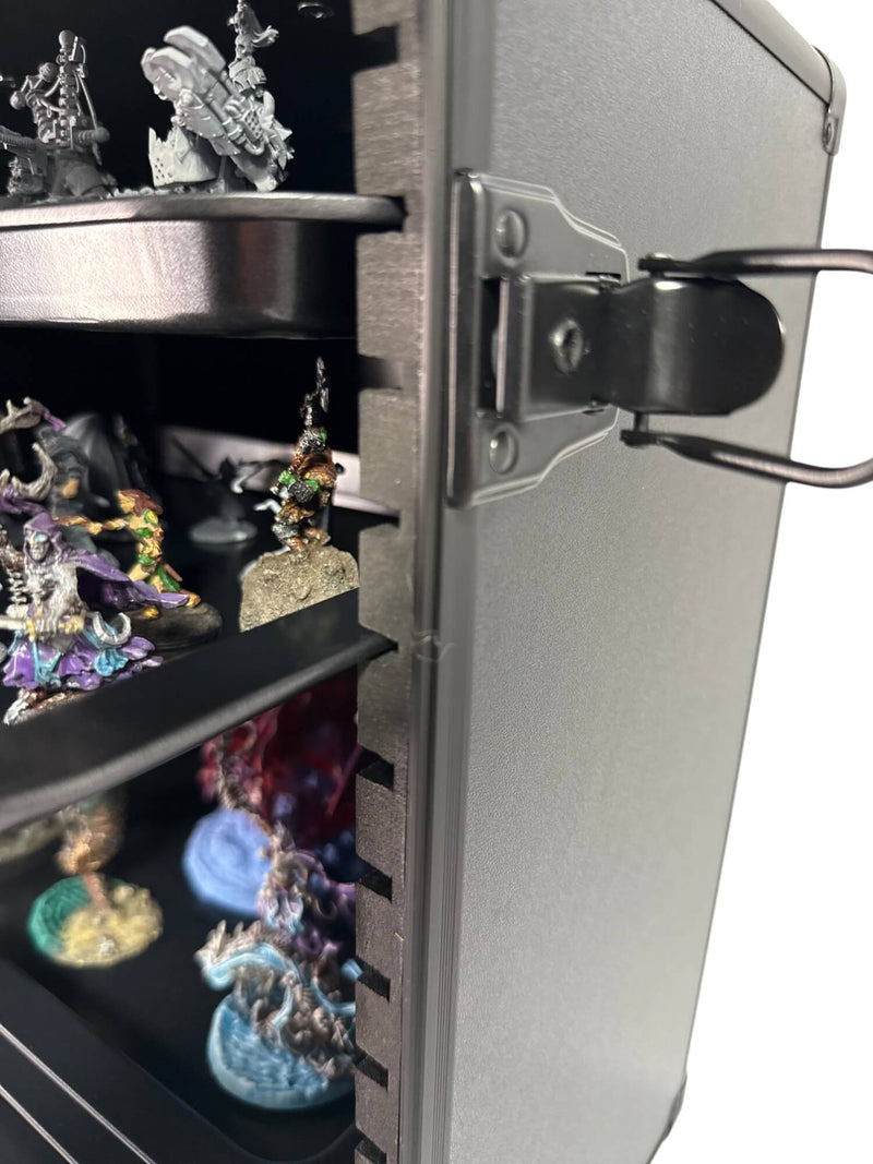 Evoretro Aluminum Miniatures Display & Carry Case with 5 Metal Trays
