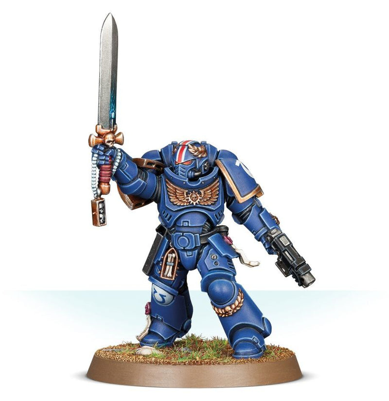 Warhammer 40k - Space Marines: Primaris Lieutenant with Power Sword