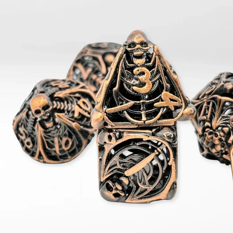 Nerd Gear: The Necromancer’s Coffin - 7pc Hollow Metal Dice Set - Accessoire