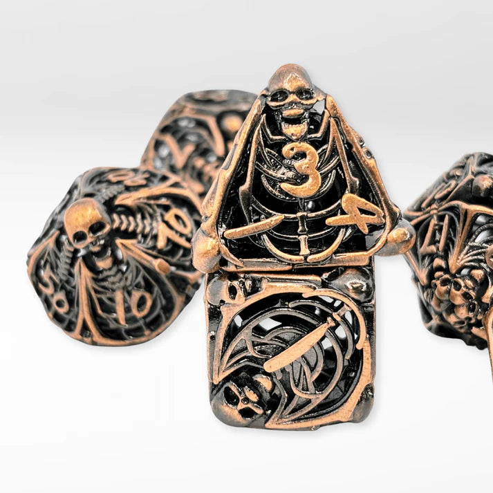 Nerd Gear: Le cercueil Du Nécromancien - Ensemble De 7 Dés Creux En Métal (Précommande)